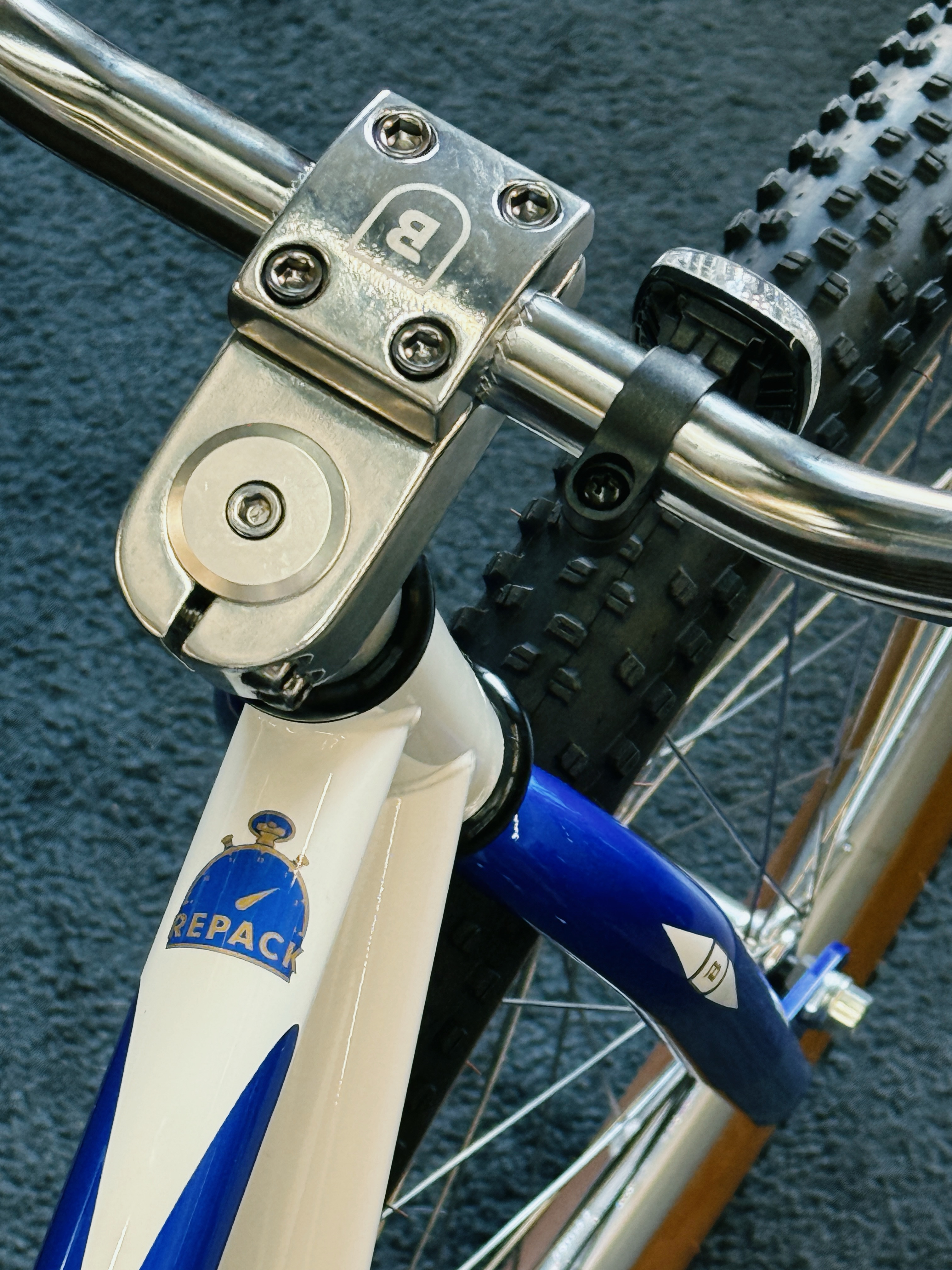 Image from @behindbarsbicycleshop
